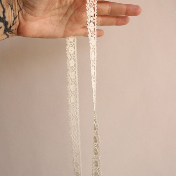 Vintage Lace Trim, Ivory Crochet, .75" Two Yards - Picture 10 of 10